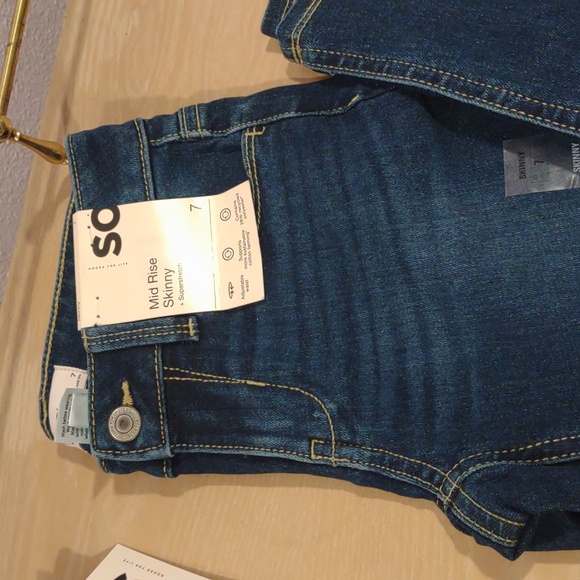2 NWT Pairs of Girls Pants By SO Jeans and Cargo - Picture 2 of 7